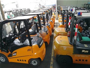 杭州叉車(chē)|玻璃行業(yè)，叉車(chē)串桿屬具卸貨實(shí)拍案例